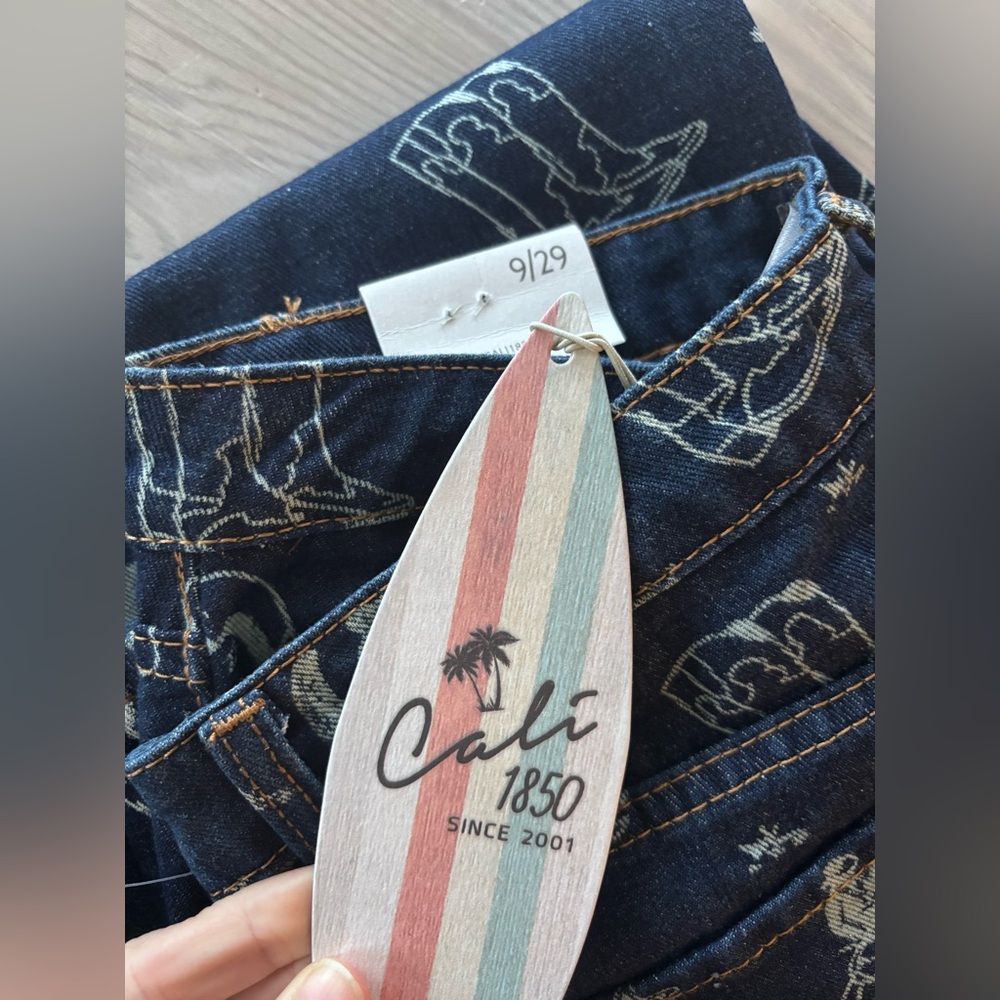 NEW Cali 1850 Western All Over Printed Straight Leg Jean - Picture 4 of 4